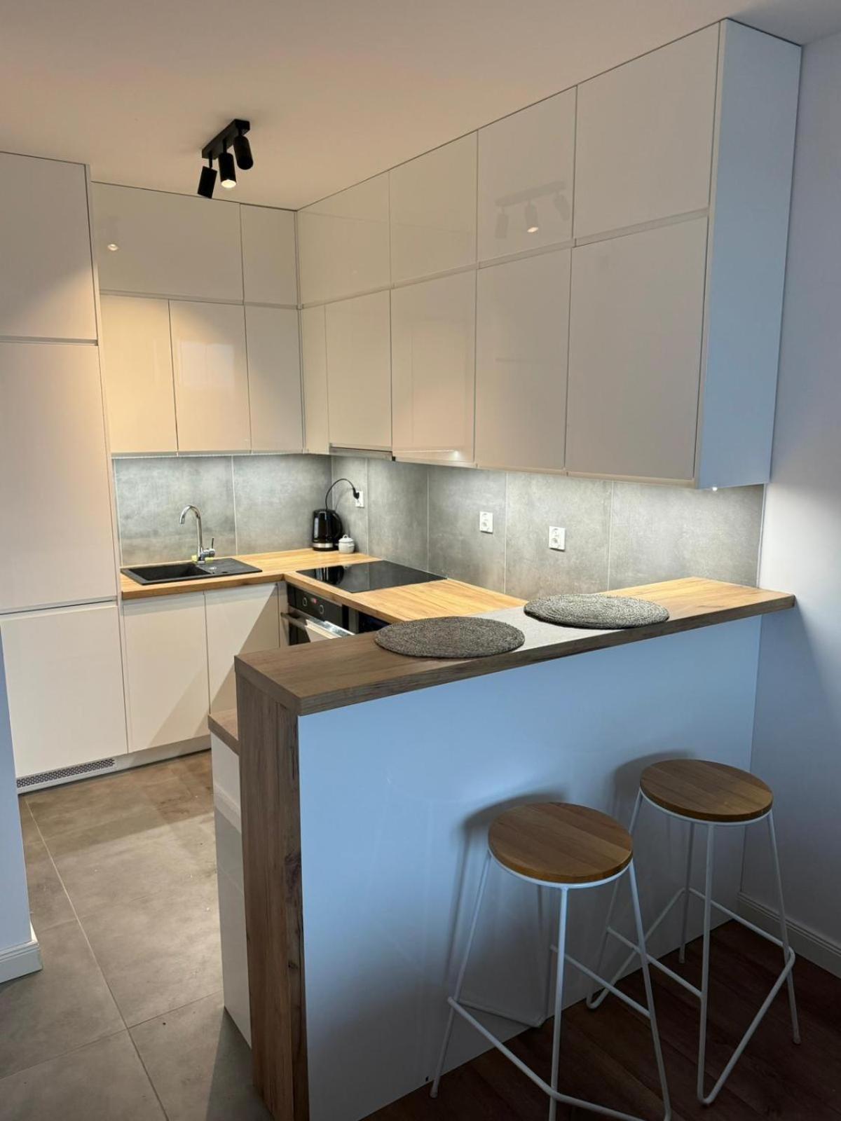 Sky Tower Self Check In 1 Bedroom Apartment Rzeszow Bagian luar foto