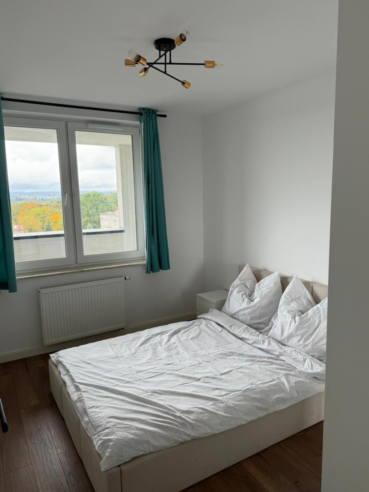 Sky Tower Self Check In 1 Bedroom Apartment Rzeszow Bagian luar foto